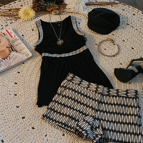 SHORTS BLACK WHITE GEOMETRIC PRINT,RETRO SHORT - Picture 8 of 16